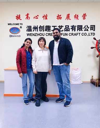 Kopers inspecteerden het fabrieksterrein van Wenzhou Create Fun Craft Co., Ltd